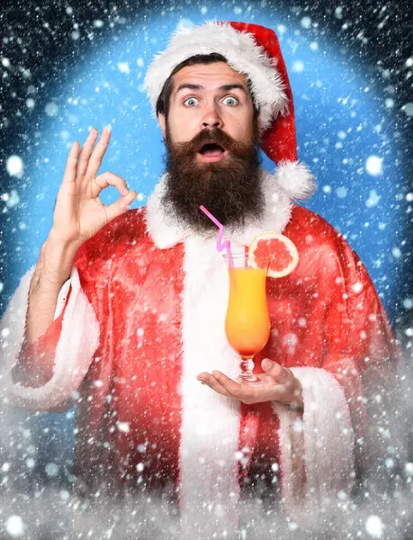 Schöner bärtiger Weihnachtsmann — Stockfoto