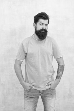 Sakal bakımı. Sakallı, şık bıyıklı ve sakallı bir adam. Tıraşsız, sakallı bir hippi. Sakallı, beyaz tenli, ciddi bir beyaz. Erkekler kuaför salonu. Berber Dükkanı