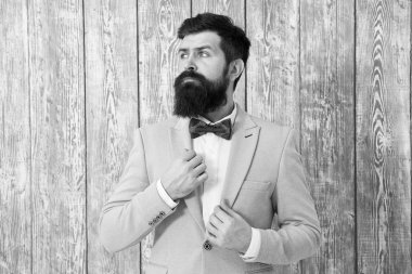 Romantik düğün kıyafeti. Centilmen tarzı berber. Berber dükkanı damat için paketler yelpazesi sunuyoruz. Berber dükkanı konsepti. Sakal ve bıyık. Adam iyi bakımlı yakışıklı sakallı hipster smokin giymek