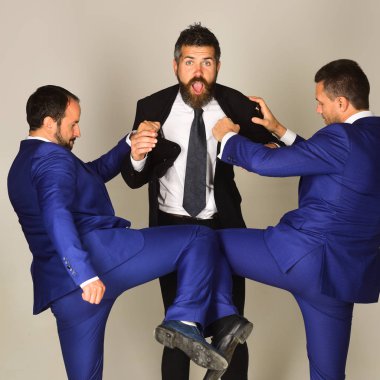 İş ve uzlaşma kavramı. Ceo 'lar kavga ediyor.