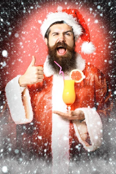 Schöner bärtiger Weihnachtsmann mit langem Bart — Stockfoto