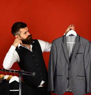 Tüketim ve zarafet kavramı. Tezgahtar veya satıcı