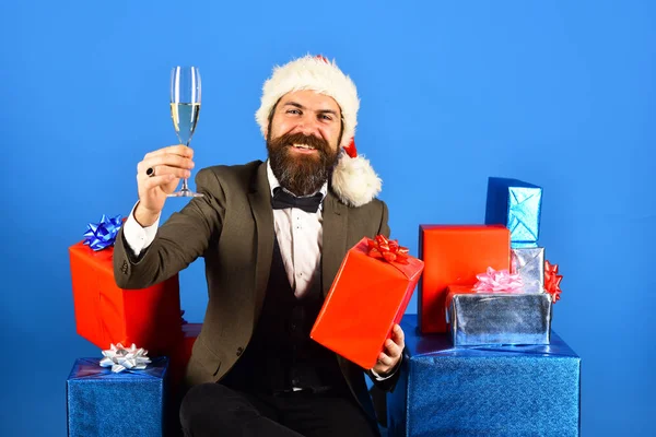 Idea regalo di Natale. Uomo d'affari con viso allegro — Foto Stock