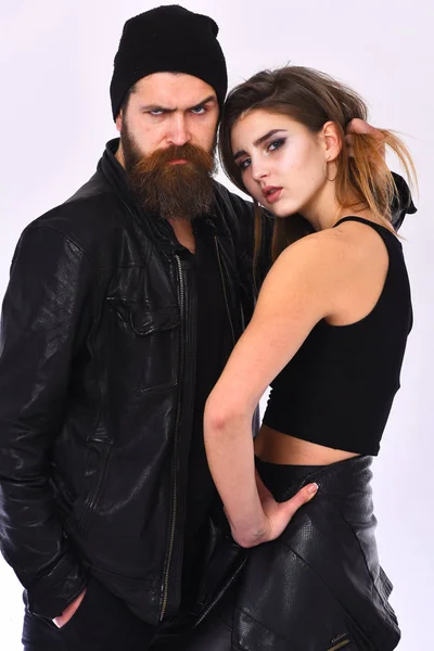 Concepto de estilo de vida urbano. Amantes del rock moda. Pareja enamorada — Foto de Stock