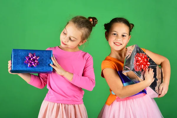 Sisters with wrapped gift boxes for holiday. — ストック写真