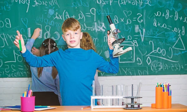Little boy in lab. Chemistry science. biology experiments with microscope. Little kids earning chemistry in school lab. Little children. Science. Student on exam. Ready to success — Stock Photo, Image