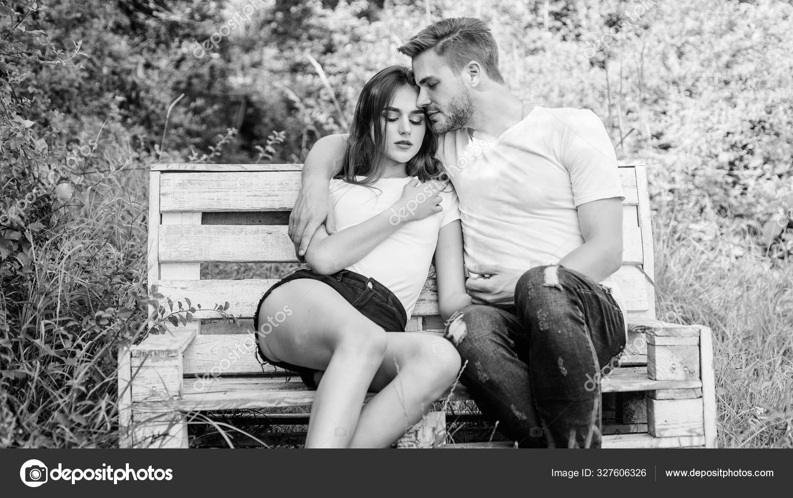Boyfriend tenderly kissing his girlfriend forehead. Man kissing his  girlfriend forehead outside. Cute couple embracing the boyfriend kisses the  girl forehead. Portrait of beautiful couple in love 33852597 Stock Photo at  Vecteezy