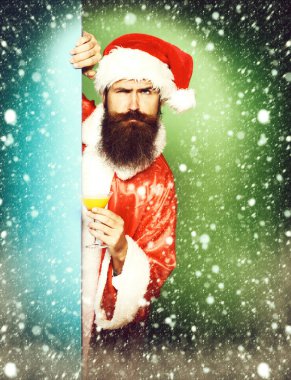 Ciddi sakallı Noel Baba uzun sakallı adam.