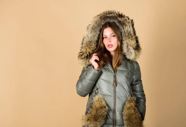 Faux fur. Girl wear warm jacket. Shopping concept. Black friday. Personal stylist service. Buy winter clothes. Sale and discount. Woman shopping try winter clothes. Shopping guide. Fashion boutique — Stock Photo, Image