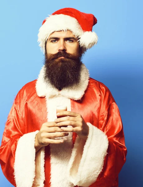 Красивый бородатый Санта Клаус мужчина с длинной бородой — стоковое фото