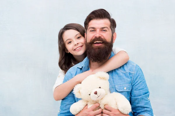 Celebrating fathers birthday. Little daughter hug father on fathers day. Happy family celebrate international fathers day. Happy fathers day. Love you dad, copy space — Stock Photo, Image