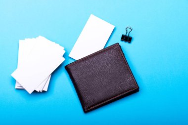 Kopya alanı olan beyaz renkli kartlar. İş finansmanı