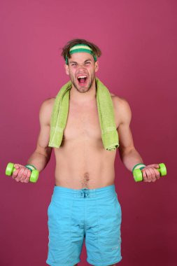 Spor ve ince şekilli. Vahşi yüzlü sporcu..