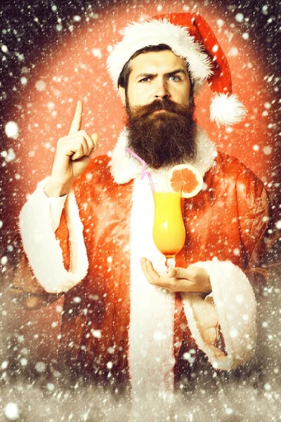 Yakışıklı sakallı Noel Baba adam — Stok fotoğraf