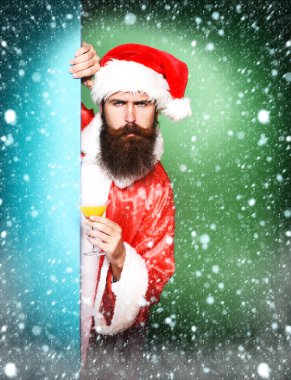 Ciddi sakallı Noel Baba uzun sakallı adam.