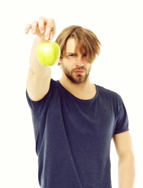 Hombre con barba corta, expresión de cara segura sosteniendo cola de manzana — Foto de Stock