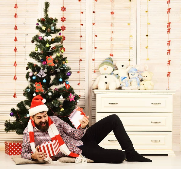 Santa Claus with happy face and Christmas tree on background — Stock Photo, Image