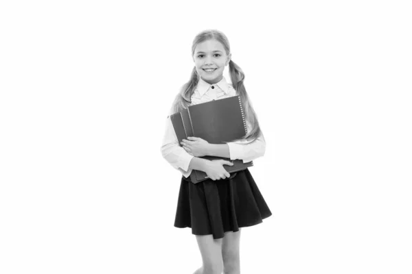 Écolière parfaite. Joli lecteur de littérature. Adorable petite écolière tenant livre littérature anglaise fond blanc. Enfant de l'école primaire étudiant la langue et la littérature étrangères. Appréciez apprendre — Photo