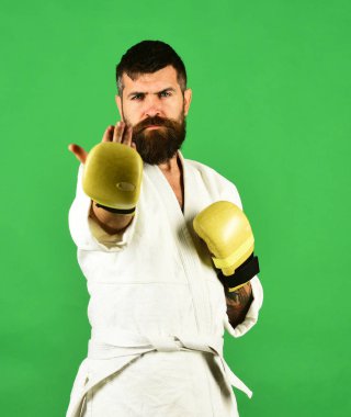 Dövüş ustası kışkırtıcı bir savaşa girmek istiyor..