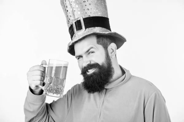 Wetting the shamrock. Irish man with beard drinking green beer. Hipster in leprechaun hat holding beer mug. Bearded man toasting to saint patricks day. Celebrating saint patricks day in bar — Stock Photo, Image