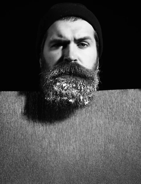 Homem bonito com neve na barba — Fotografia de Stock