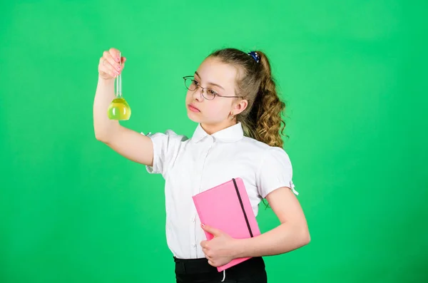 Back to school. small smart girl with testing flask. education and knowledge. child study bilogy lesson with note. science research in lab. Small school girl. Confident pharmacist — Stock Photo, Image