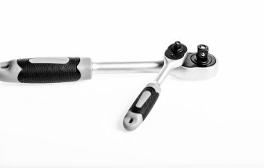 Size hizmet etmek için çalışıyoruz. beyaz arka planda izole edilmiş soket anahtarı. Soket Spanner Anahtarı. Alet kutusunda çıngırak ile soket seti. Ratchet Soket Anahtarı Beyaz Yalıtılmış.