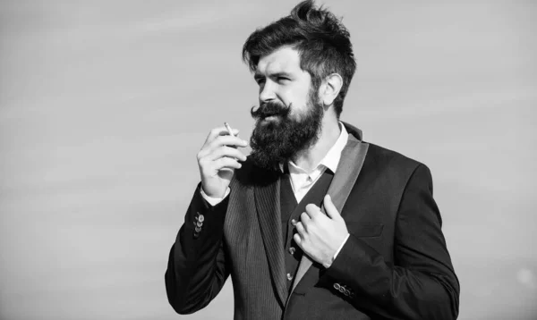 I need one more cigarette. Future success. Male formal fashion. Businessman against the sky. brutal caucasian hipster with moustache. Mature hipster with beard. Bearded man smoking cigarette. smoke — Stock Photo, Image