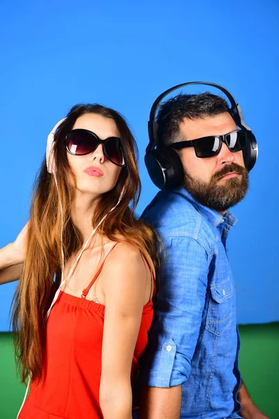 Party and music concept. Man with beard and girl sing — 스톡 사진