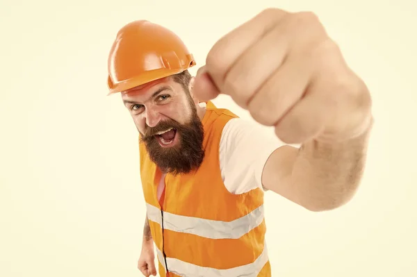 Ja dat kunnen we. Man ingenieur beschermende uniforme witte achtergrond. Bearded brutale hipster Safety Engineer. Engineering Career concept. Architect bouwer ingenieur. Veiligheidskleding voor de bouw industrie — Stockfoto