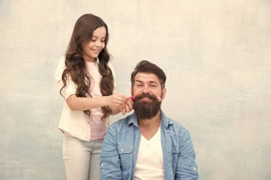 Çocuk saç modeli stil baba sakal yapma. Ebeveyn olmak, çocuk ilgi alanları için mevcut olmak anlamına gelir. Saç modelini değiştir. Komik saç modeli oluşturun. Açıklık sağlıklı doz ile herhangi bir baba kız yetiştirme de excel olabilir