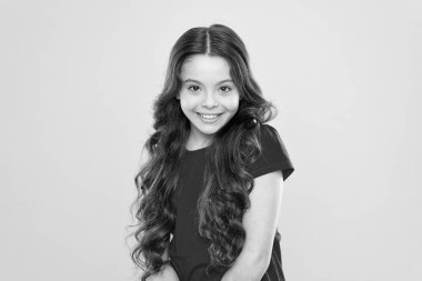 Kamera önünde gevşemek için ipuçları ve numaralar. Çocuklar için oyunculuk okulu. Yetenek geliştirmek. Sanatçı kız oyunculuk eğitimi alıyor. Oyunculuk akademisine gir. Oyuncu bir genç model. Oyunculuk becerileri konsepti