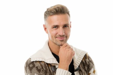 Nazik bak. Tüylü ve sakallı. Adam olgun, iyi görünümlü bir model. Doğal güzellik. Çekici, bakımlı, sakallı bir adam. Berber dükkanı konsepti. Kır saçlı. Berber kuaförü. Erkek kozmetikleri