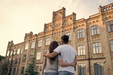 Birlikteyken daha iyiyiz. Yakışıklı adam ve seksi kadın romantik ilişkiler zevk. Çift aşk ilişkileri içinde. Aile ilişkileri. İlişkiler ve ilişkiler