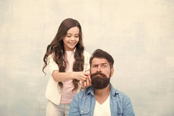 I am barber and father is my client. Small daughter style mustache hair of father. Little child do hair of bearded man father. My duty to make my father beauty. Hair salon. Barbershop — Stock Photo, Image