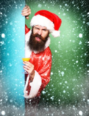 Komik sakallı Noel Baba Adam