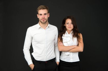 Beyaz stili. İş çifti. İş ekibi. Ortaklık kavramı. Ofis modası ve şirket kıyafeti. İş adamı CEO 'su. İş kadını ve çalışanı. İş kurma konsepti. Güzel insanlar.