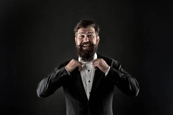 Classic and fashionable. Happy groom fix fashionable bow tie. Bearded man in fashionable prom style. Fashionable look of vogue model. Prom and wedding attire. Fashion and style — ストック写真