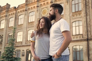 Birlikte güzel vakit geçiriyoruz. Romantik çift aşık şehir açık. Şehvetli kız arkadaşı ve erkek arkadaşı romantik bir ilişki yaşıyor. Sakallı adam ve seksi kadın romantik aşk. Romantik ortaklık