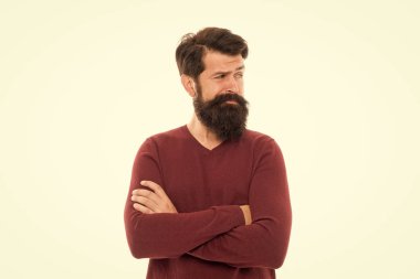 Harika bir tarzı var. Erkek modası ve güzellik. sakal bakımı. Vahşi adam beyaz arka planda izole edilmiş. Gerçekten olgun sakallı bir adam. Bıyıklı hippi. Kuaför salonu. hippi berber dükkanından berbere