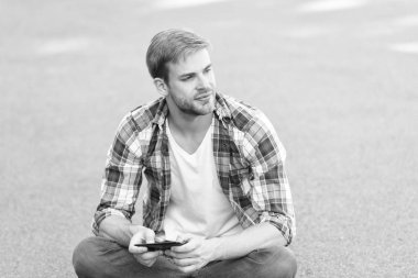 Kullanışlı bir uygulama. Akıllı telefon en iyi arkadaşı. Mobil iletişim. 4G internet. Akıllı telefon hep benimledir. Üniversite öğrencisi akıllı telefon kullanır. Çevrimiçi öğrenme. Modern teknolojiler. Sosyal ağlar