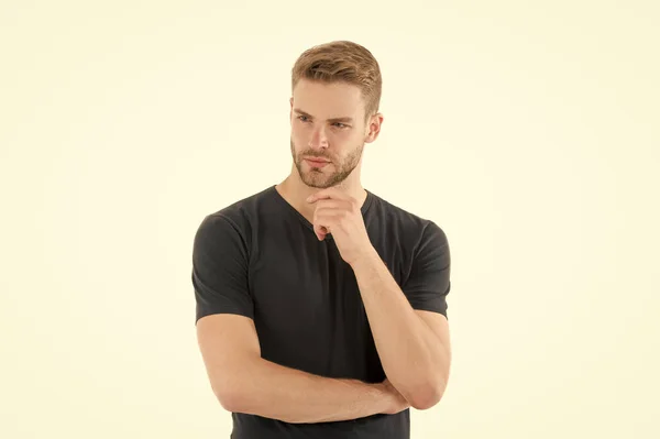 Un bel ragazzo con la faccia rasata e i baffi. Barba e parrucchiere. Casuale ma bello. Bello uomo barbuto con capelli eleganti e una pelle giovane sana. Cura della pelle e concetto di bellezza maschile — Foto Stock