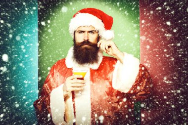 Ciddi sakallı Noel Baba uzun sakallı adam.