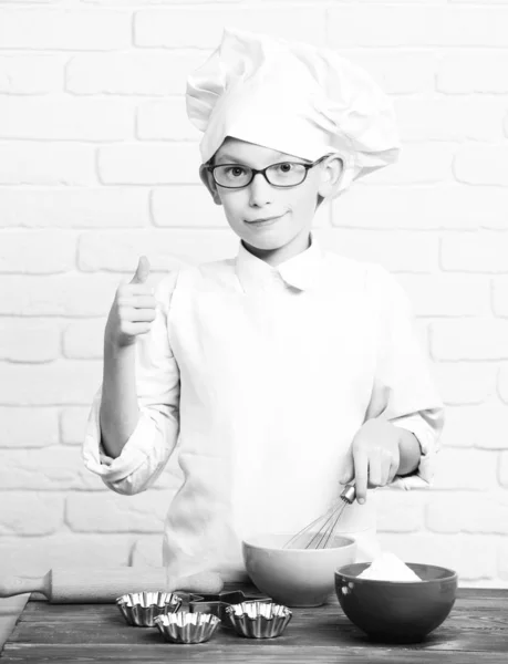 Sourire garçon mignon cuisinier chef — Photo