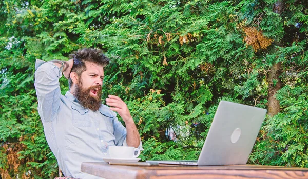 Bearded hipster laptop surfing internet. Reporter journalist daily routine. Working online. Online mass media worker. Write article for online magazine. Man looking for inspiration. Find topic write — Stock Photo, Image