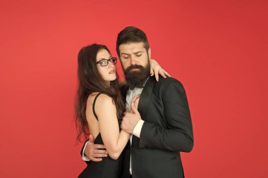 Havada aşk kokusu var. Birbirine aşık çiftler romantik ilişkilerden hoşlanır. Sevgi dolu ilişkilerde sakallı adam ve seksi kadın. İş ilişkilerini sürdürüyor. İlişkiler ve ilişkiler