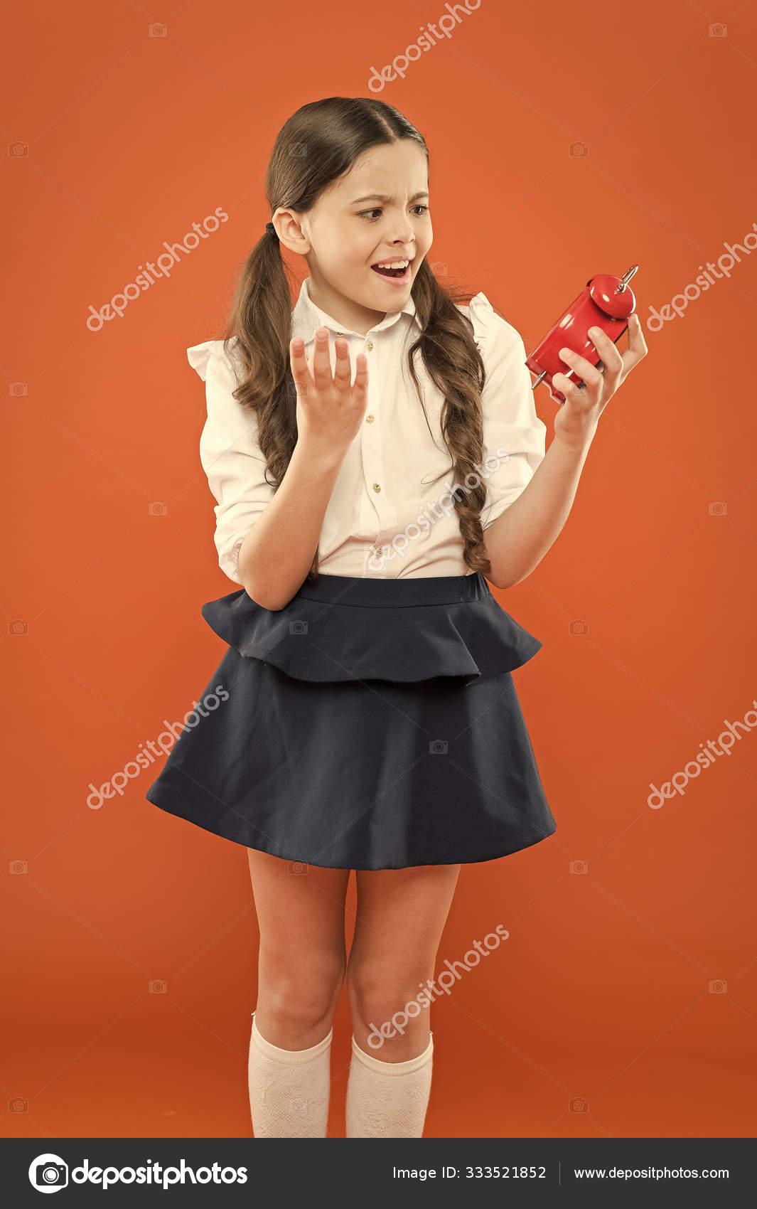 Ungezogenes Chinesisches Schulmädchen Ungezogenes Chinesisches Schulmädchen