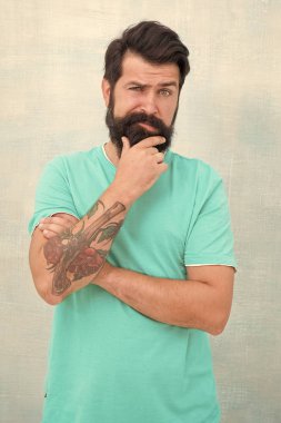 Sakalım, görünüşüm. Ciddi bir beyaz adam sakala dokunuyor. Tıraşsız, sakallı bir hippi. Sakallı, şık bıyıklı ve sakallı bir adam. Berber dükkanı. Berber salonu