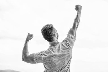 Güçlü kaslı vücut güçlü arka görüş hissediyor. Başarılı bir atlet. Zafer ve başarı. Gelecekteki fırsatlar. Liderlik ve rekabet. Gelecekte görüşürüz. Şampiyon. Gelecek konsepti