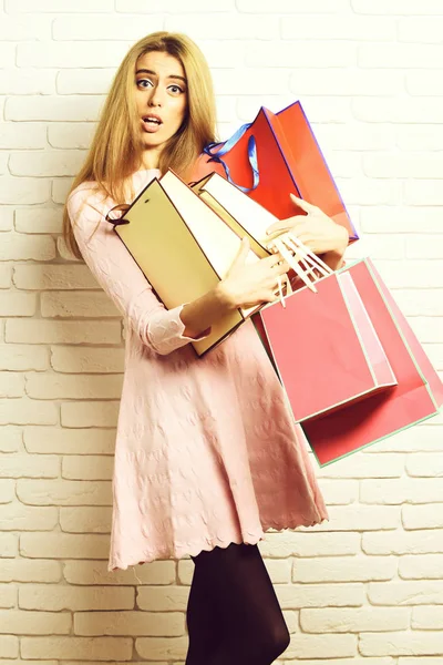 Surprised girl with colorful pegs — Stock Photo, Image